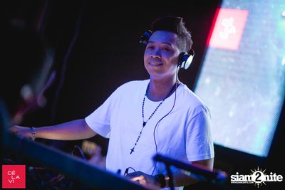 MadStash Full Blue Moon party กับ DJ Groove ที่ เซ ลา วี — photo 43
