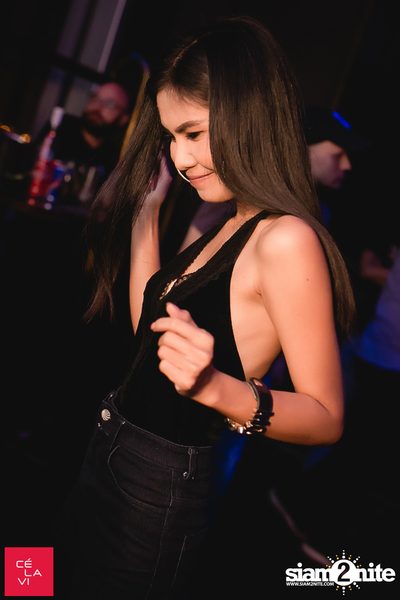 MadStash Full Blue Moon party กับ DJ Groove ที่ เซ ลา วี — photo 46