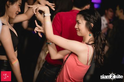 MadStash Full Blue Moon party กับ DJ Groove ที่ เซ ลา วี — photo 61