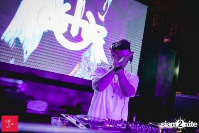 MadStash Full Blue Moon party กับ DJ Groove ที่ เซ ลา วี — photo 65
