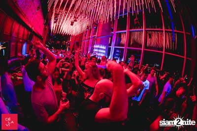 MadStash Full Blue Moon party กับ DJ Groove ที่ เซ ลา วี — photo 70