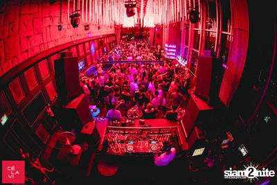MadStash Full Blue Moon party กับ DJ Groove ที่ เซ ลา วี — photo 71