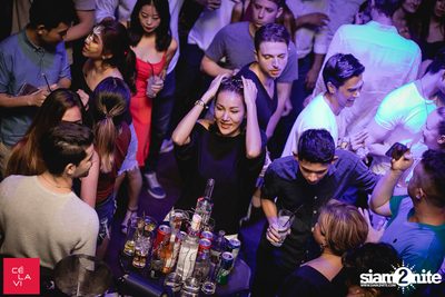 MadStash Full Blue Moon party กับ DJ Groove ที่ เซ ลา วี — photo 73