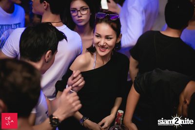 MadStash Full Blue Moon party กับ DJ Groove ที่ เซ ลา วี — photo 85
