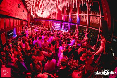 MadStash Full Blue Moon party กับ DJ Groove ที่ เซ ลา วี — photo 86