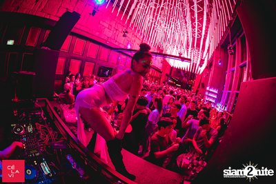 MadStash Full Blue Moon party กับ DJ Groove ที่ เซ ลา วี — photo 92