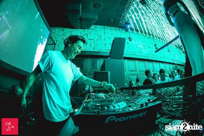 MadStash Full Blue Moon party กับ DJ Groove ที่ เซ ลา วี — photo 93