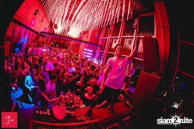 MadStash Full Blue Moon party กับ DJ Groove ที่ เซ ลา วี — photo 94