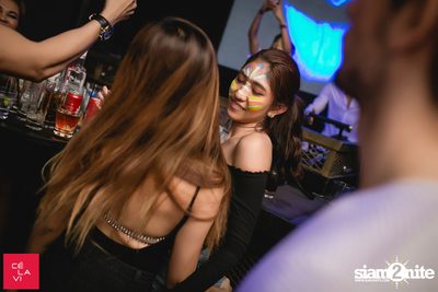 MadStash Full Blue Moon party กับ DJ Groove ที่ เซ ลา วี — photo 95