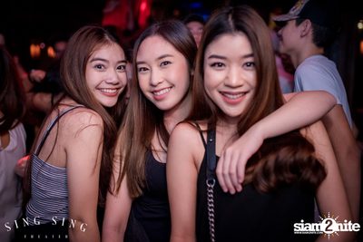 BLING IT กับ Bangkok Invaders ที่ ซิง ซิง เธียเตอร์ — photo 3