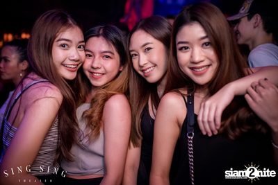 BLING IT กับ Bangkok Invaders ที่ ซิง ซิง เธียเตอร์ — photo 4