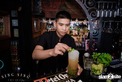 BLING IT กับ Bangkok Invaders ที่ ซิง ซิง เธียเตอร์ — photo 29