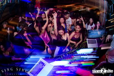 BLING IT กับ Bangkok Invaders ที่ ซิง ซิง เธียเตอร์ — photo 83
