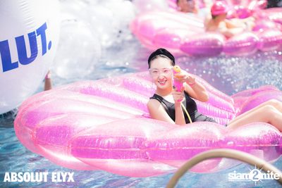 W Bangkok นำเสนอ Songkran Splash Away Pool Party (อัลบั้มที่ 1) — photo 9