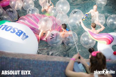 W Bangkok นำเสนอ Songkran Splash Away Pool Party (อัลบั้มที่ 1) — photo 102