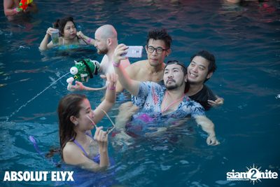 W Bangkok นำเสนอ Songkran Splash Away Pool Party (อัลบั้มที่ 1) — photo 211