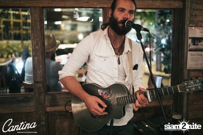 Cantina Acustica ft. Sam Ness (US) ที่ แคนติน่า ไวน์บาร์ แอนด์ อิตาเลียน คิทเช่น — photo 6
