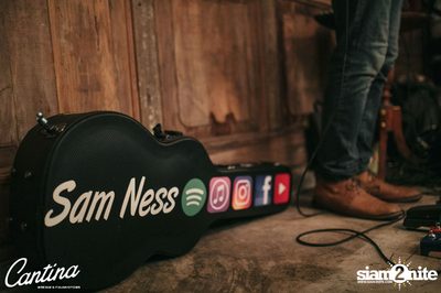 Cantina Acustica ft. Sam Ness (US) ที่ แคนติน่า ไวน์บาร์ แอนด์ อิตาเลียน คิทเช่น — photo 10
