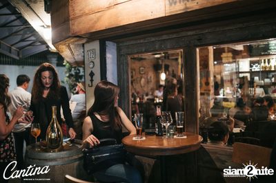 Cantina Acustica ft. Sam Ness (US) ที่ แคนติน่า ไวน์บาร์ แอนด์ อิตาเลียน คิทเช่น — photo 16