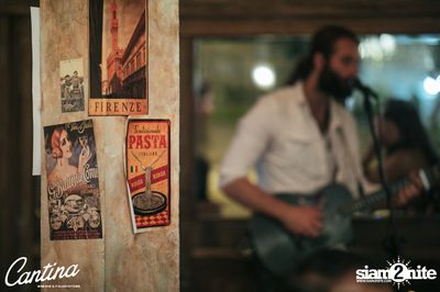 Cantina Acustica ft. Sam Ness (US) ที่ แคนติน่า ไวน์บาร์ แอนด์ อิตาเลียน คิทเช่น — photo 26