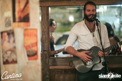Cantina Acustica ft. Sam Ness (US) ที่ แคนติน่า ไวน์บาร์ แอนด์ อิตาเลียน คิทเช่น — photo 27