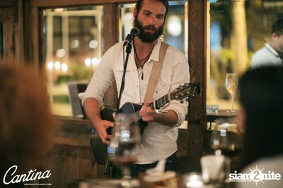 Cantina Acustica ft. Sam Ness (US) ที่ แคนติน่า ไวน์บาร์ แอนด์ อิตาเลียน คิทเช่น — photo 40