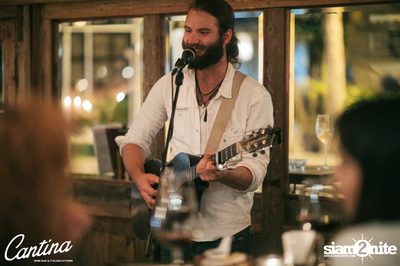 Cantina Acustica ft. Sam Ness (US) ที่ แคนติน่า ไวน์บาร์ แอนด์ อิตาเลียน คิทเช่น — photo 41