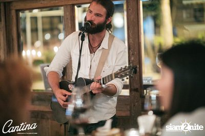 Cantina Acustica ft. Sam Ness (US) ที่ แคนติน่า ไวน์บาร์ แอนด์ อิตาเลียน คิทเช่น — photo 42