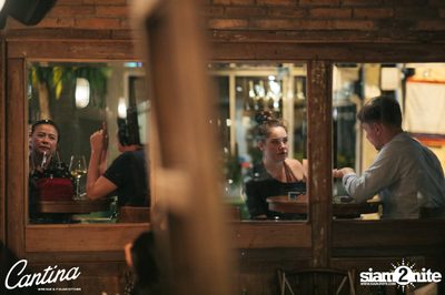 Cantina Acustica ft. Sam Ness (US) ที่ แคนติน่า ไวน์บาร์ แอนด์ อิตาเลียน คิทเช่น — photo 47