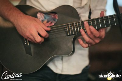 Cantina Acustica ft. Sam Ness (US) ที่ แคนติน่า ไวน์บาร์ แอนด์ อิตาเลียน คิทเช่น — photo 51