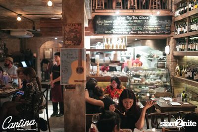 Cantina Acustica ft. Sam Ness (US) ที่ แคนติน่า ไวน์บาร์ แอนด์ อิตาเลียน คิทเช่น — photo 52