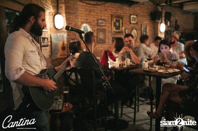 Cantina Acustica ft. Sam Ness (US) ที่ แคนติน่า ไวน์บาร์ แอนด์ อิตาเลียน คิทเช่น — photo 54