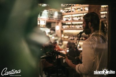 Cantina Acustica ft. Sam Ness (US) ที่ แคนติน่า ไวน์บาร์ แอนด์ อิตาเลียน คิทเช่น — photo 56