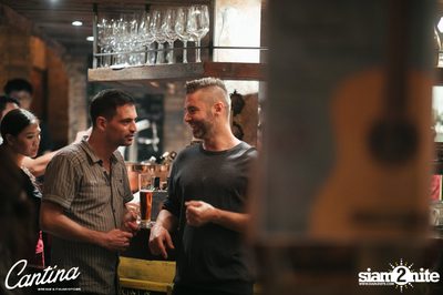 Cantina Acustica ft. Sam Ness (US) ที่ แคนติน่า ไวน์บาร์ แอนด์ อิตาเลียน คิทเช่น — photo 89