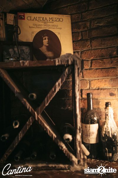Cantina Acustica ft. Sam Ness (US) ที่ แคนติน่า ไวน์บาร์ แอนด์ อิตาเลียน คิทเช่น — photo 96