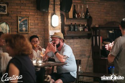 Cantina Acustica ft. Sam Ness (US) ที่ แคนติน่า ไวน์บาร์ แอนด์ อิตาเลียน คิทเช่น — photo 109