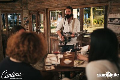 Cantina Acustica ft. Sam Ness (US) ที่ แคนติน่า ไวน์บาร์ แอนด์ อิตาเลียน คิทเช่น — photo 121