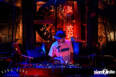 BLING IT กับ Bangkok Invaders ที่ ซิง ซิง เธียเตอร์ — photo 2