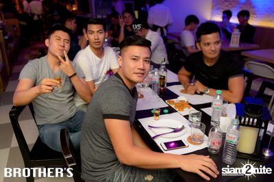 Chambord Night ที่ บราเธอร์ บาร์ แอนด์ เรสเตอร์รองท์ — photo 76