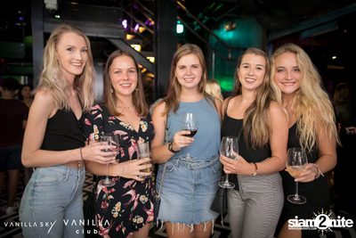 Vanilla Mile High Club Party at Vanilla Sky Rooftop Bar — photo 16