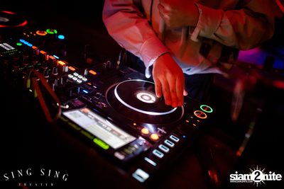 BLING IT กับ Bangkok Invaders ที่ ซิง ซิง เธียเตอร์ — photo 4