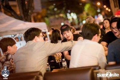 คืนวันศุกร์ ที่ ไอนุ บาร์, ซอยทองหล่อ — photo 41