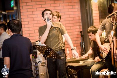 คืนวันศุกร์ ที่ ไอนุ บาร์, ซอยทองหล่อ — photo 52
