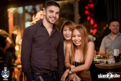 คืนวันศุกร์ ที่ ไอนุ บาร์, ซอยทองหล่อ — photo 54