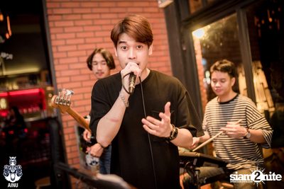 คืนวันศุกร์ ที่ ไอนุ บาร์, ซอยทองหล่อ — photo 79