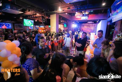 งาน Hooters Silom Grand Opening — photo 19