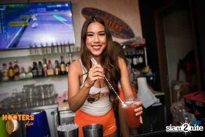 งาน Hooters Silom Grand Opening — photo 52
