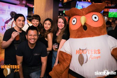 งาน Hooters Silom Grand Opening — photo 57