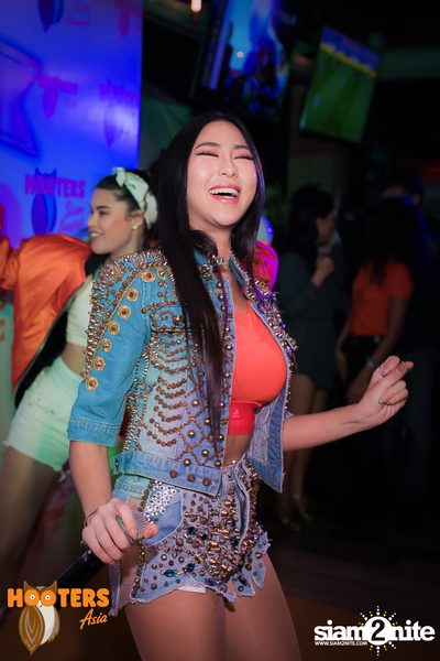 งาน Hooters Silom Grand Opening — photo 96