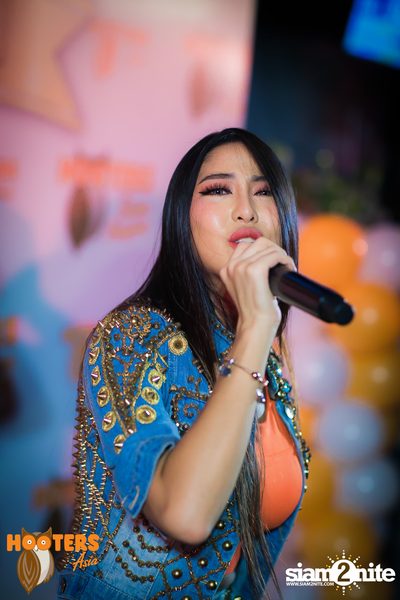งาน Hooters Silom Grand Opening — photo 108